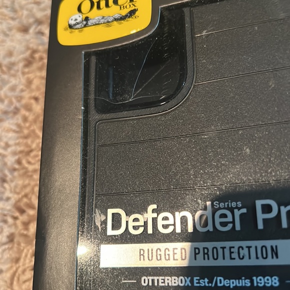 New in Box OtterBox for IPhone 11 Pro Max - Picture 4 of 5